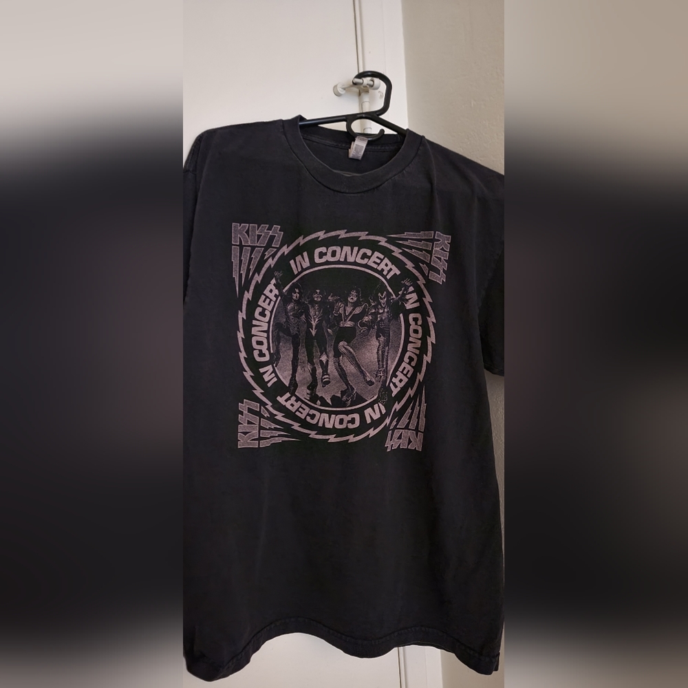 Kiss Tour shirt - Picture 1 of 2